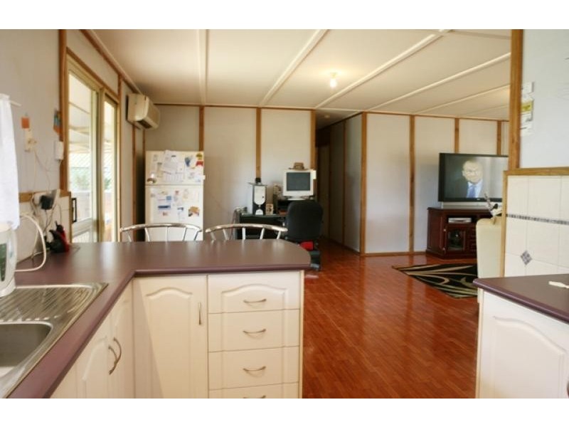 25 Eastough Street, Nanson WA 6532