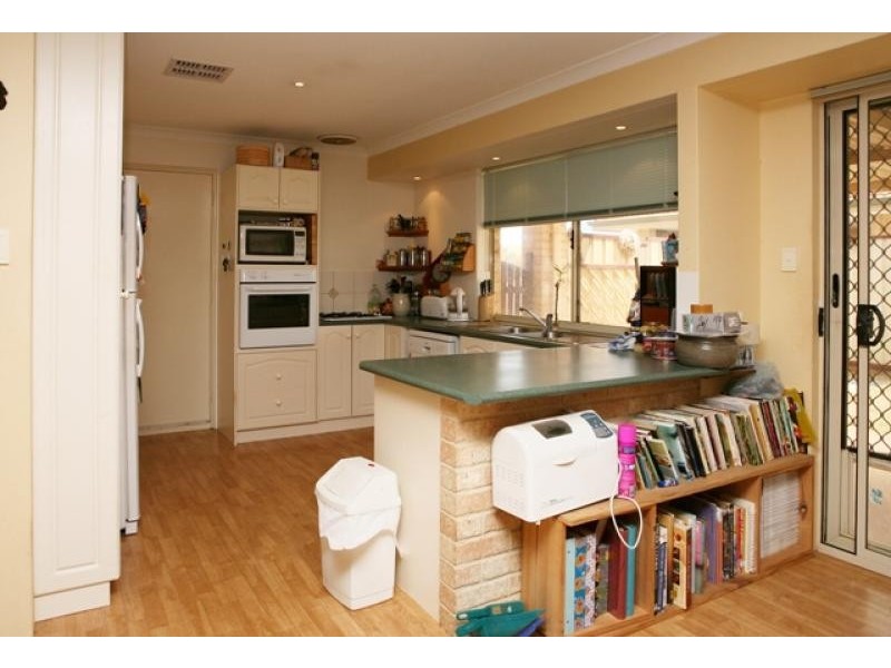 11 Weeloo Road, Waggrakine WA 6530