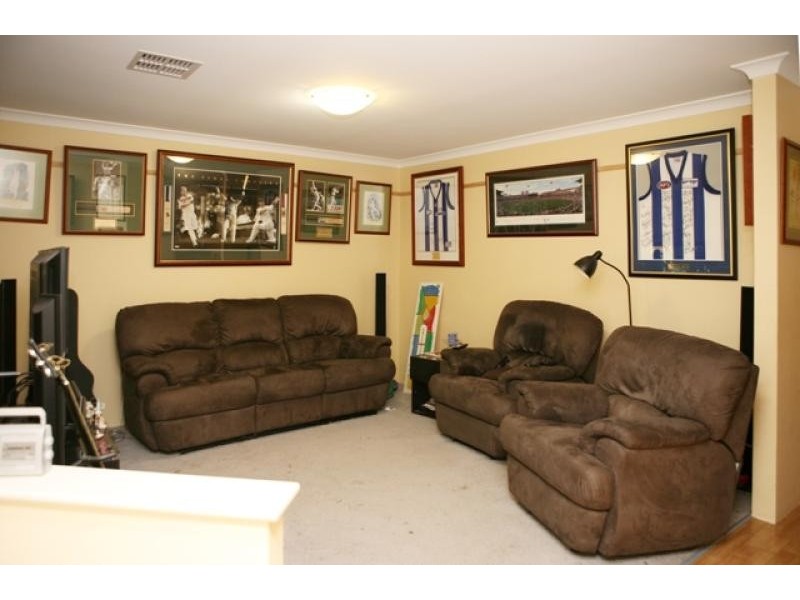 11 Weeloo Road, Waggrakine WA 6530