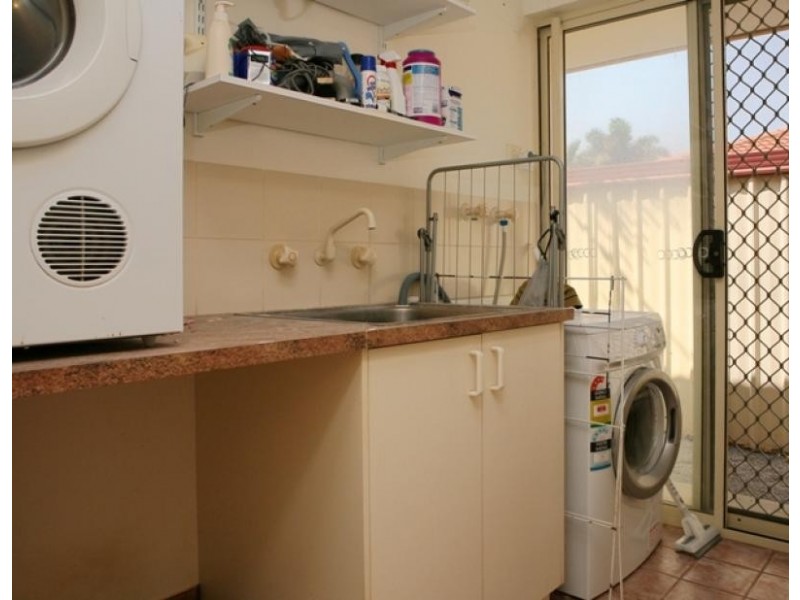 11 Weeloo Road, Waggrakine WA 6530