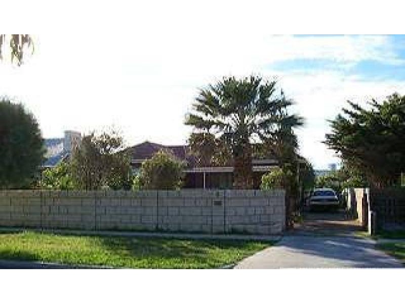 11 Whitfield Street, Beachlands WA 6530