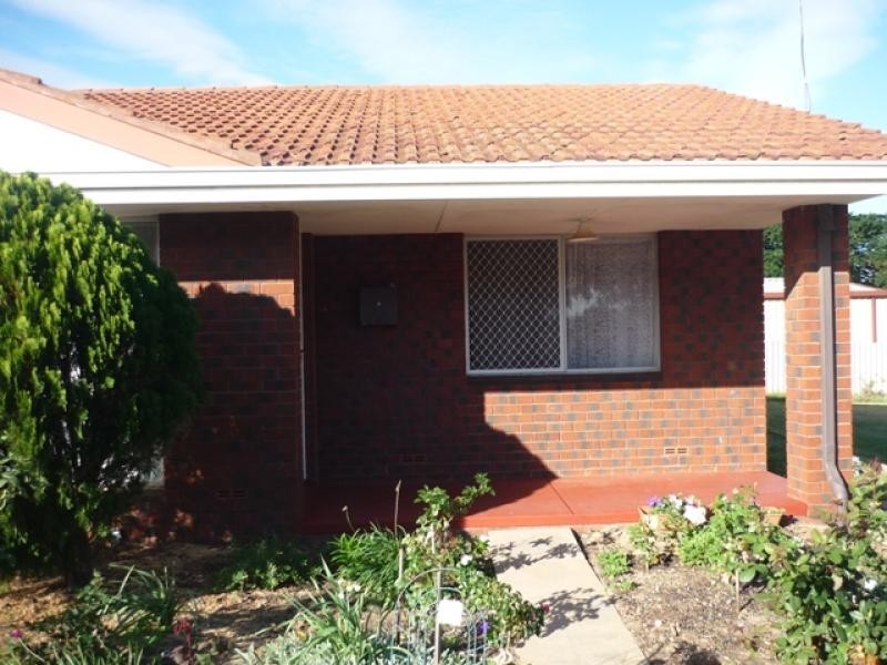 Unit 2/323 Place Road, Wonthella WA 6530