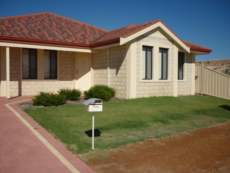 4 Topsail Street, Drummond Cove WA 6532