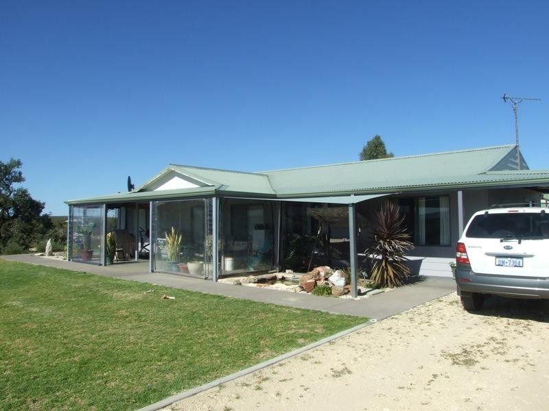205 Cambewarra Drive, Jurien Bay WA 6516