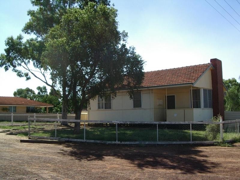 13 Main Road, Mullewa WA 6630