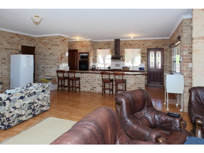 216 COOPER STREET, Glenfield WA 6532