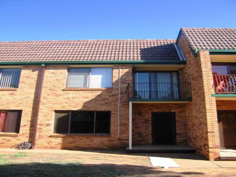2/24 ELIZABETH STREET, Dubbo NSW 2830