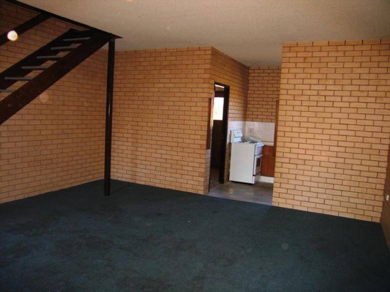 2/24 ELIZABETH STREET, Dubbo NSW 2830