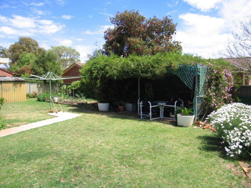 4 HAMILTON CLOSE, Dubbo NSW 2830