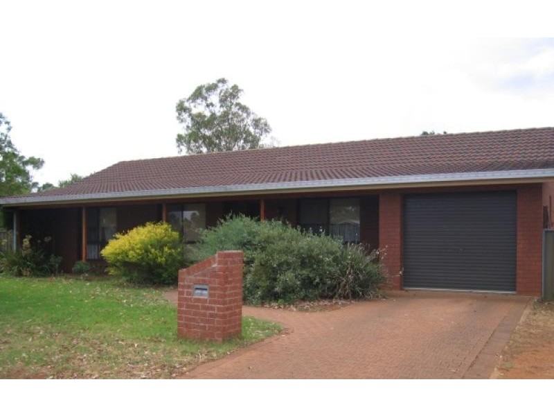 6 Robinson Avenue, Dubbo NSW 2830