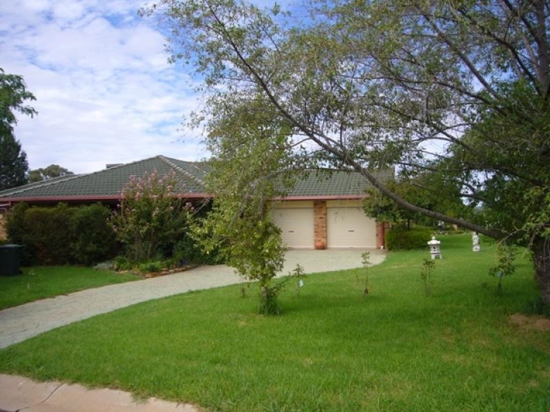 2 Willowbend Way, Dubbo NSW 2830