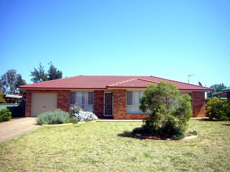 23 PAGE AVENUE, Dubbo NSW 2830