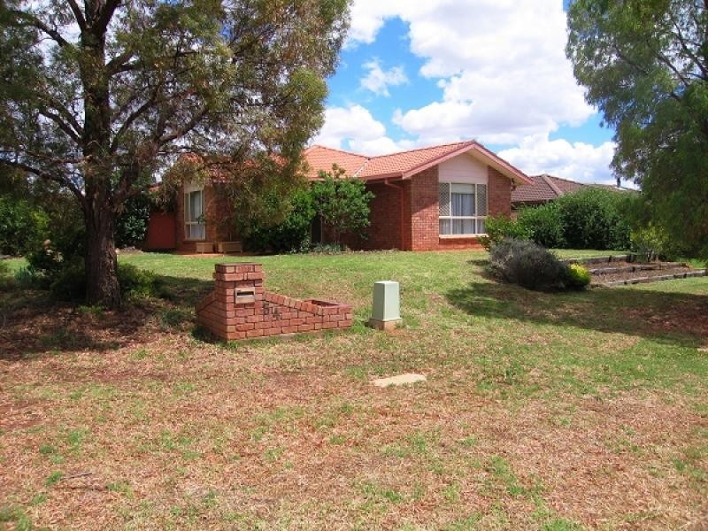 54 MURRAYFIELD DRIVE, Dubbo NSW 2830