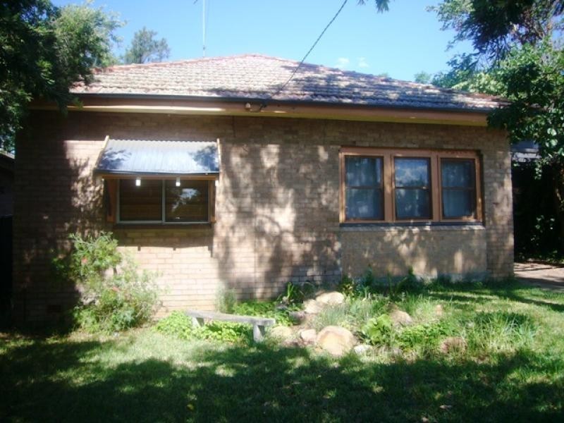 4 STERLING STREET, Dubbo NSW 2830