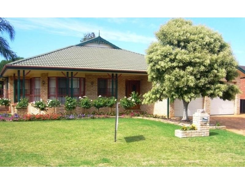 19 RON GORDON PLACE, Dubbo NSW 2830