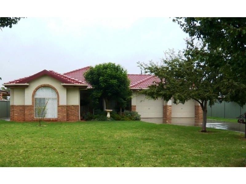 25 CASTLEREAGH AVENUE, Dubbo NSW 2830