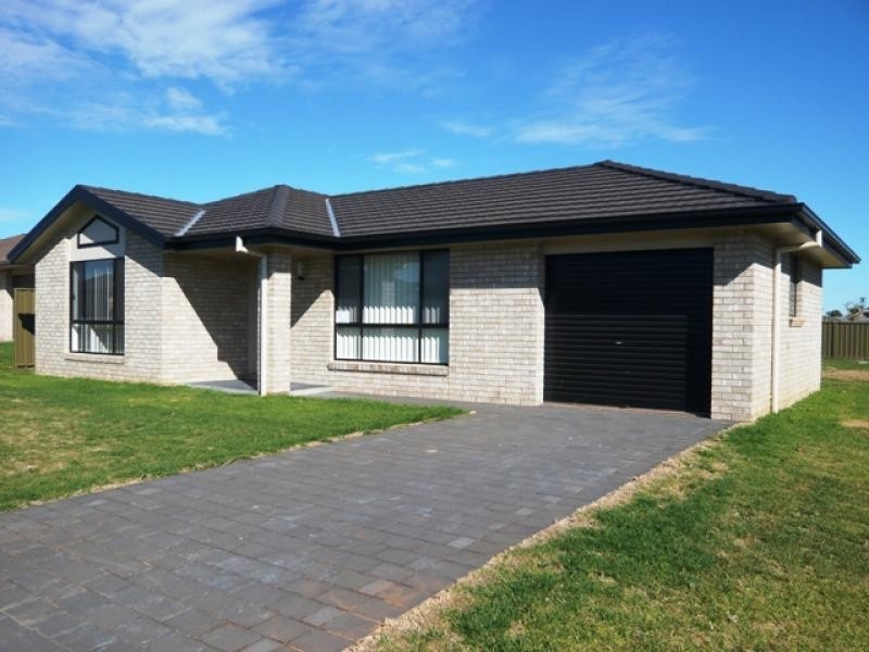 27 ARTHUR SUMMONS STREET, Dubbo NSW 2830