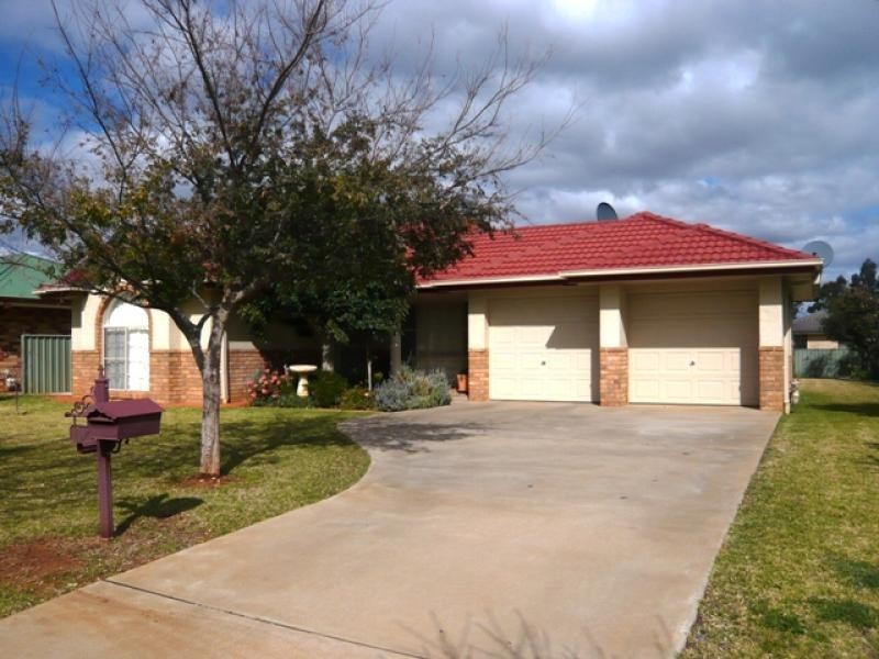 25 Castlereagh Avenue, Dubbo NSW 2830