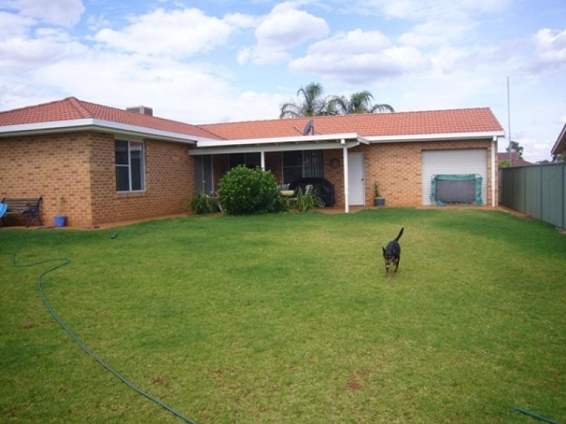 14 St. Albans Way, Dubbo NSW 2830