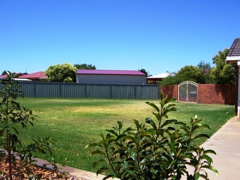 5 Canterbury Court, Dubbo NSW 2830
