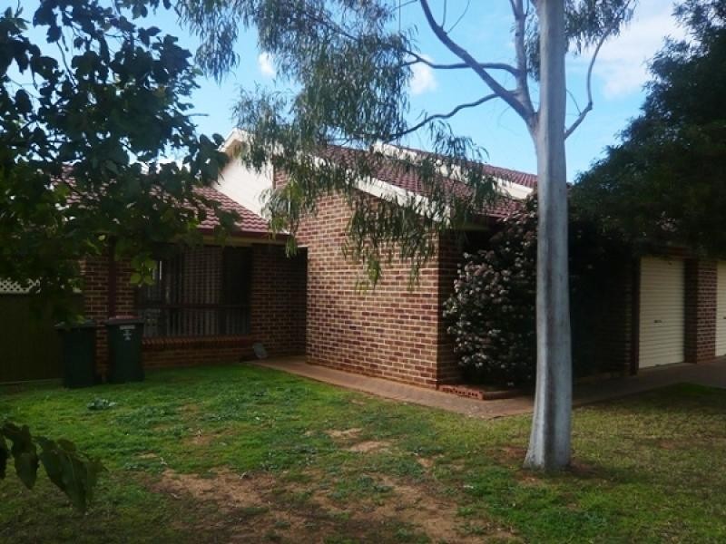 2 a Gasnier Place, Dubbo NSW 2830