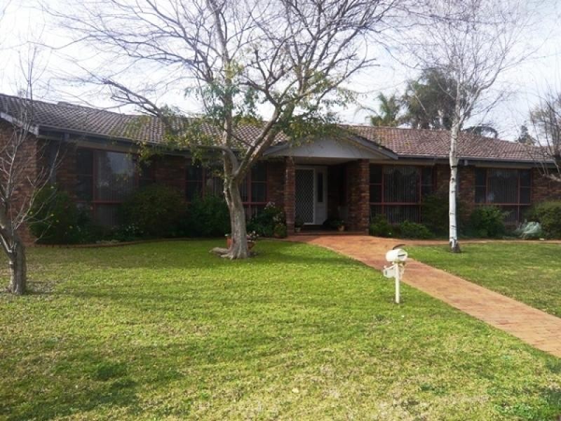 85 Margaret Crescent, Dubbo NSW 2830