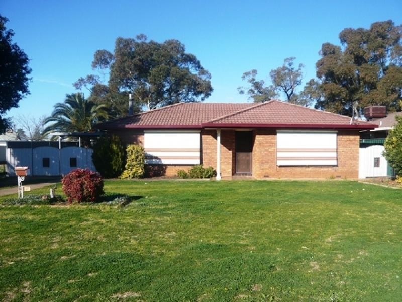 12 Howard Avenue, Dubbo NSW 2830