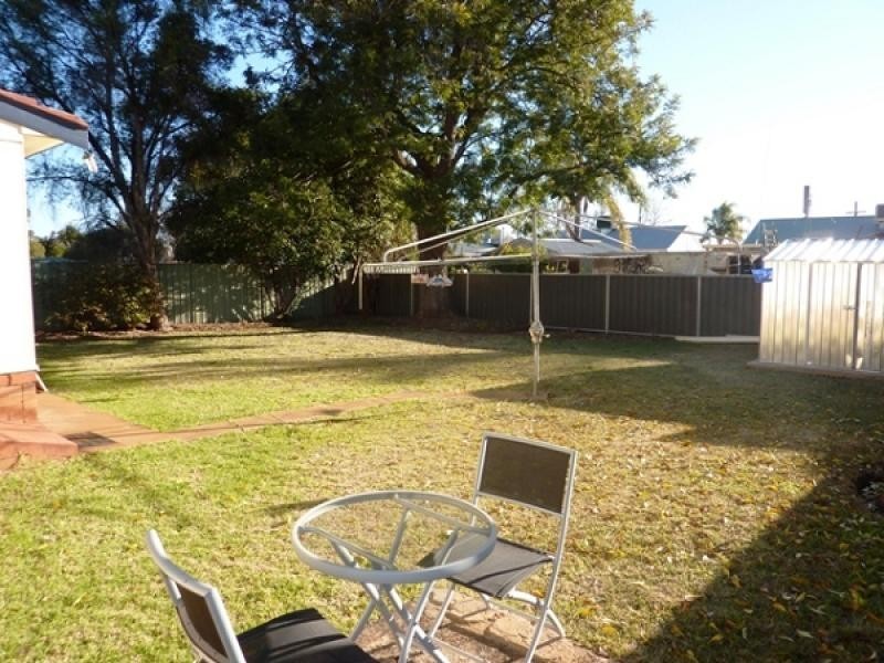 33 Caroline Street, Dubbo NSW 2830