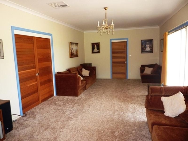 7 University Road, Wellington NSW 2820