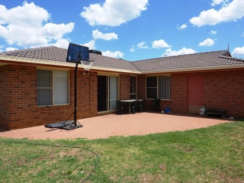 5 St Albans Way, Dubbo NSW 2830