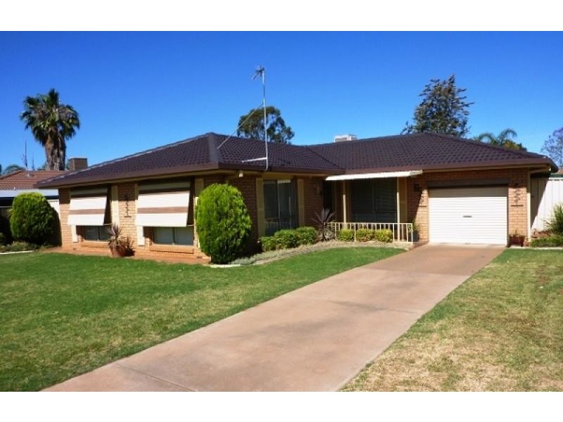 2 Condon Place, Dubbo NSW 2830