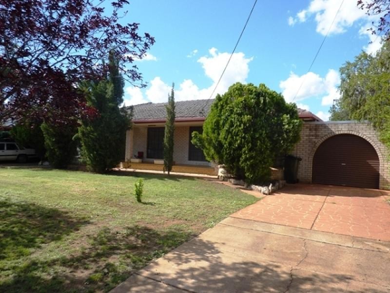 2 Doncaster Avenue, Dubbo NSW 2830