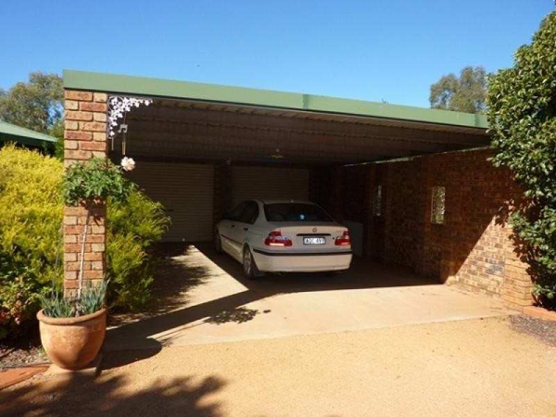 20 Colony Crescent, Dubbo NSW 2830
