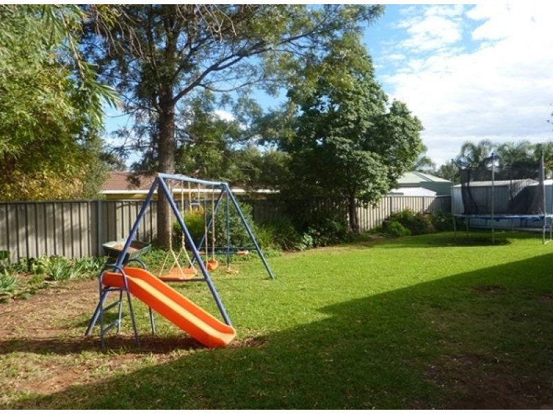 8 Sloman Close, Dubbo NSW 2830