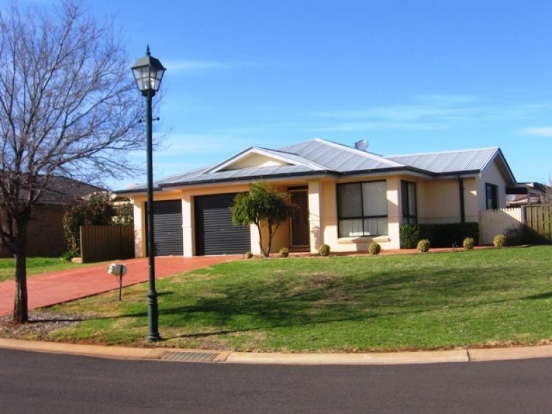 1 Ken McMullen Place, Dubbo NSW 2830