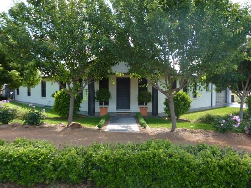 16 Englewood Avenue, Dubbo NSW 2830
