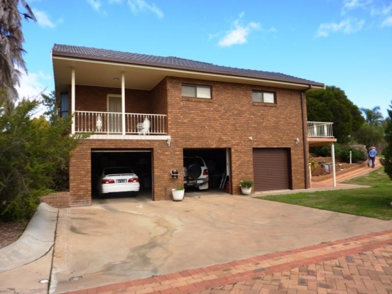 82 St Georges Terrace, Dubbo NSW 2830