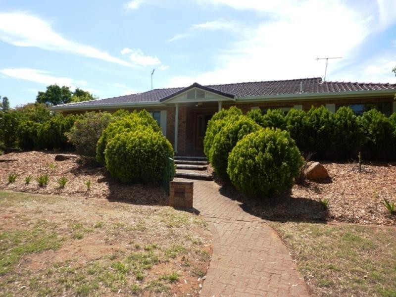 95 Margaret Crescent, Dubbo NSW 2830