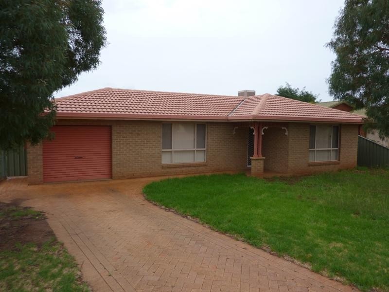 27 Falconer Way, Dubbo NSW 2830