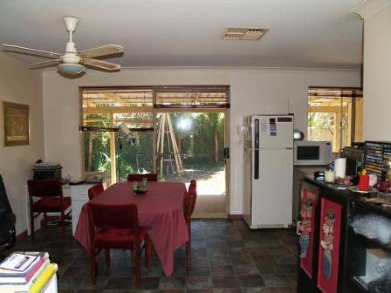 4 BOBTAIL CLOSE, Brookdale WA 6112