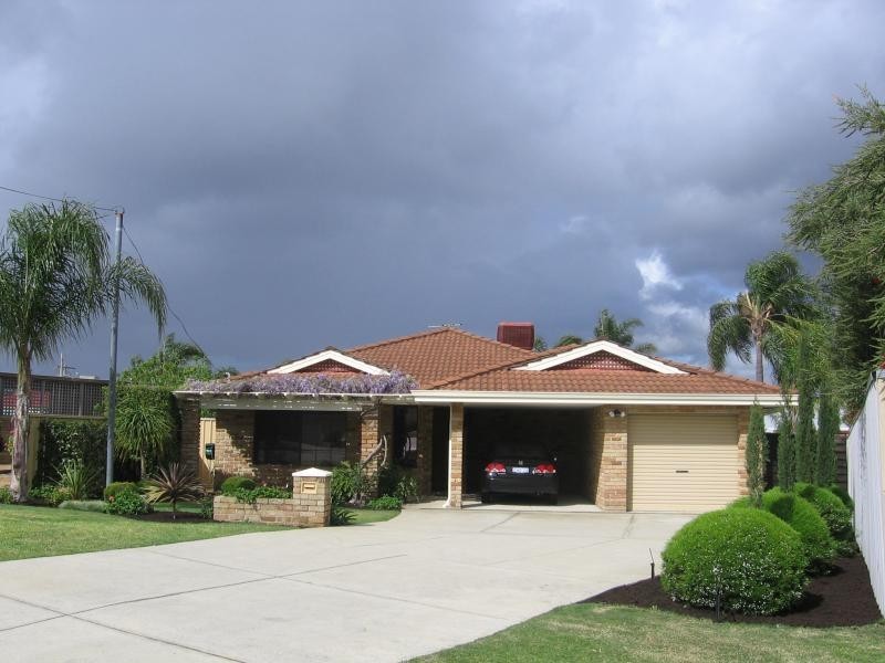 31 ABERNETHY GROVE, Seville Grove WA 6112