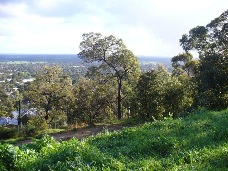 11 Sapphire Court, Mount Richon WA 6112