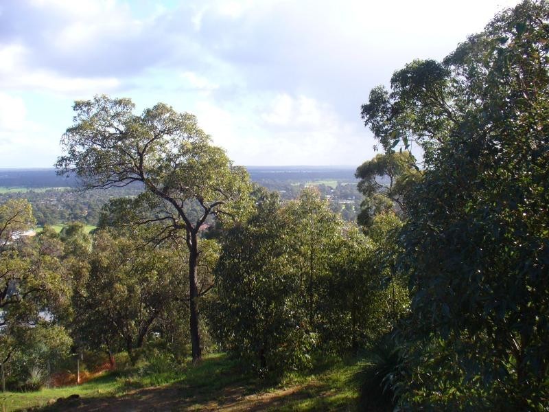 11 Sapphire Court, Mount Richon WA 6112
