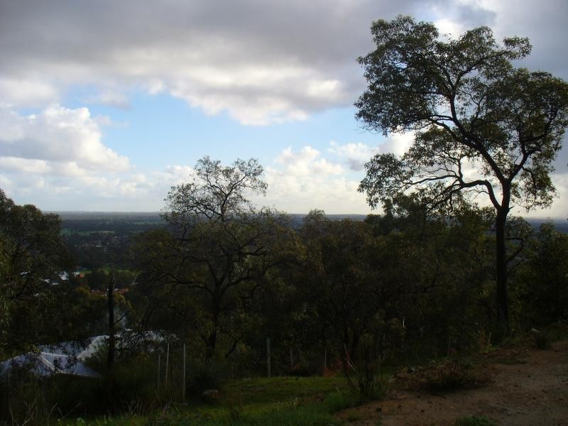 11 Sapphire Court, Mount Richon WA 6112