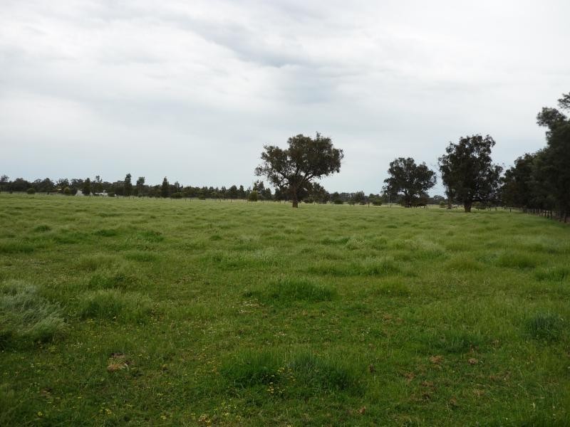 9 Lowlands Road, Mardella WA 6125