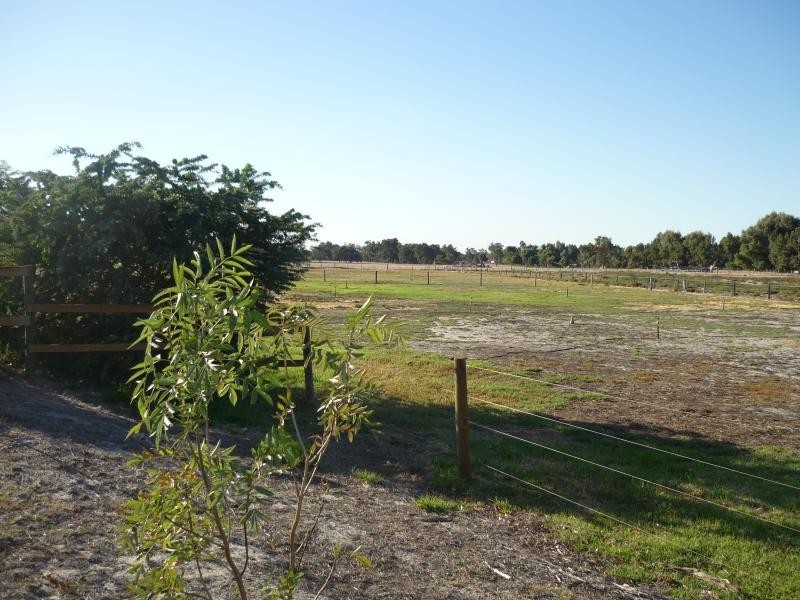 43 Windmill Rd, Serpentine WA 6125