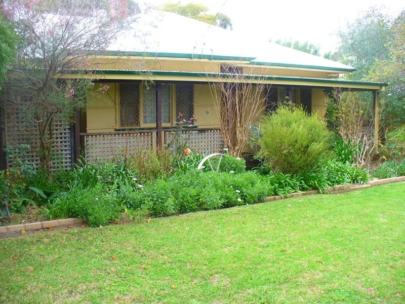 15 Maxwell St, Serpentine WA 6125