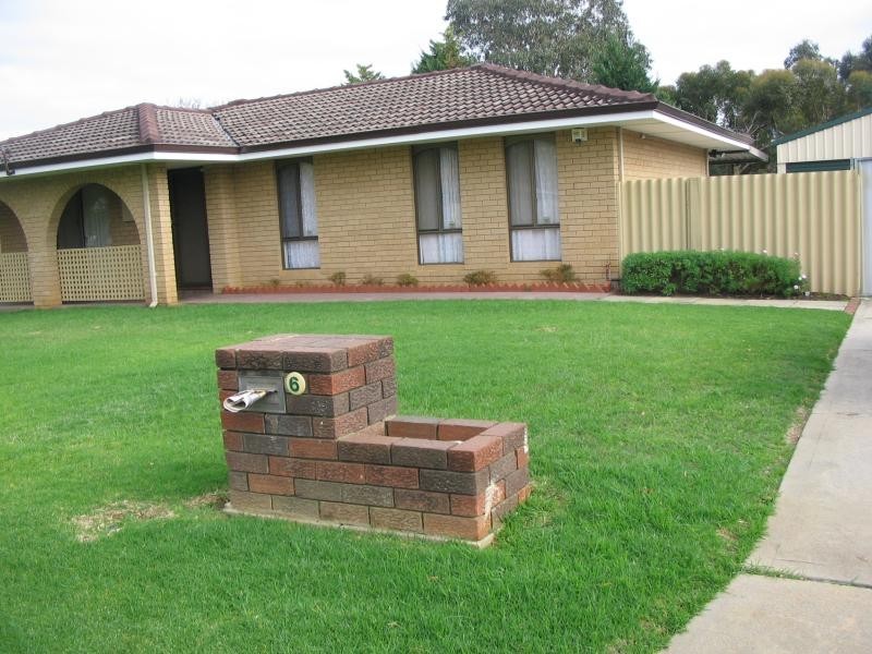 6 Sherwood Court, Armadale WA 6112