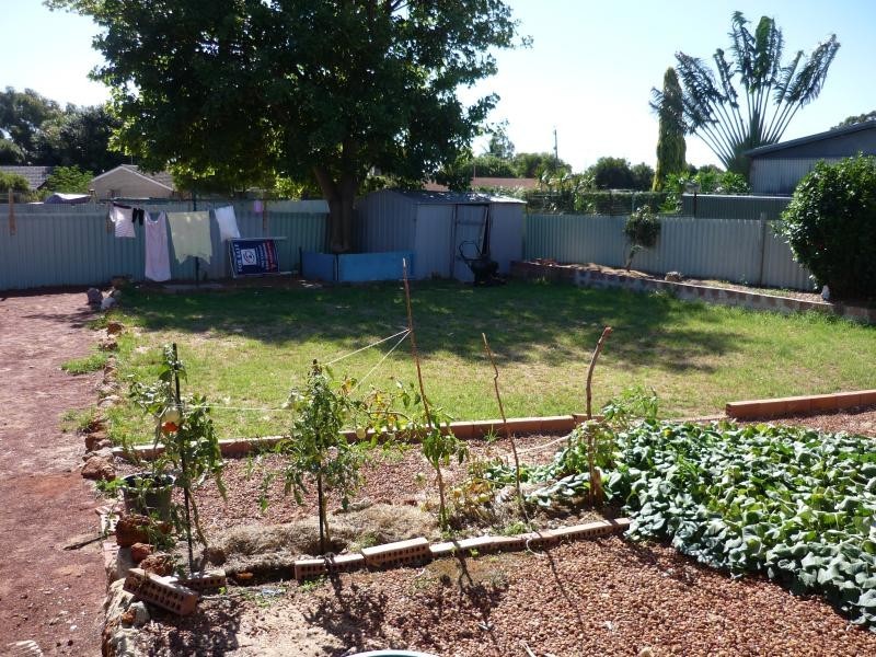 27 Brookdale Road, Armadale WA 6112