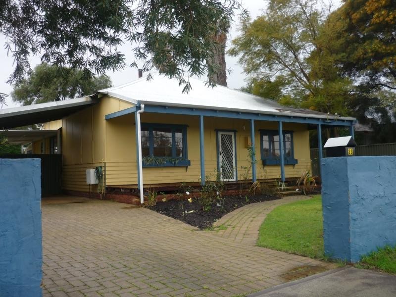 33 Eighth Road, Armadale WA 6112